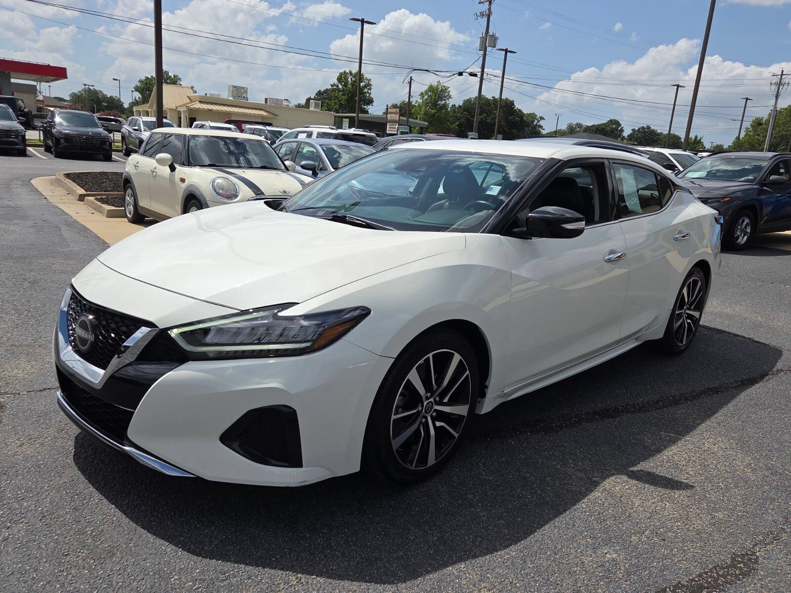 Used 2023 Nissan Maxima SV w/ Floor Mat Group FWD image 3