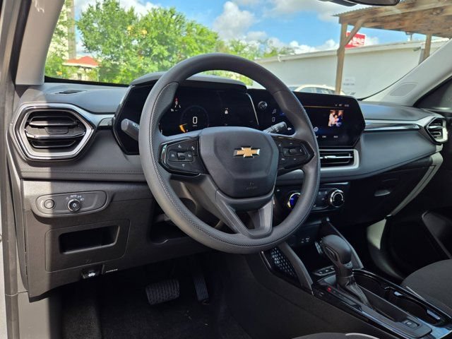 Used 2025 Chevrolet TrailBlazer LT AWD/4WD image 15