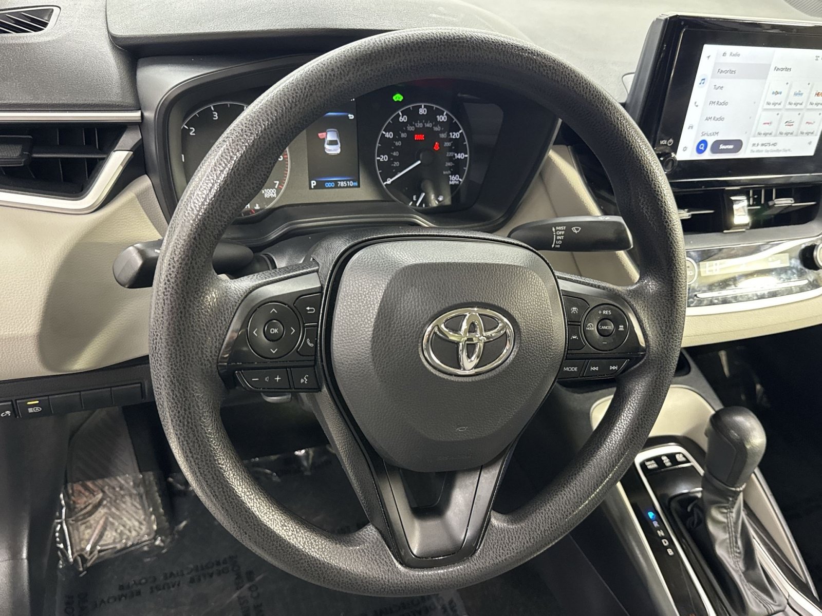 Used 2025 Toyota Corolla LE FWD image 16