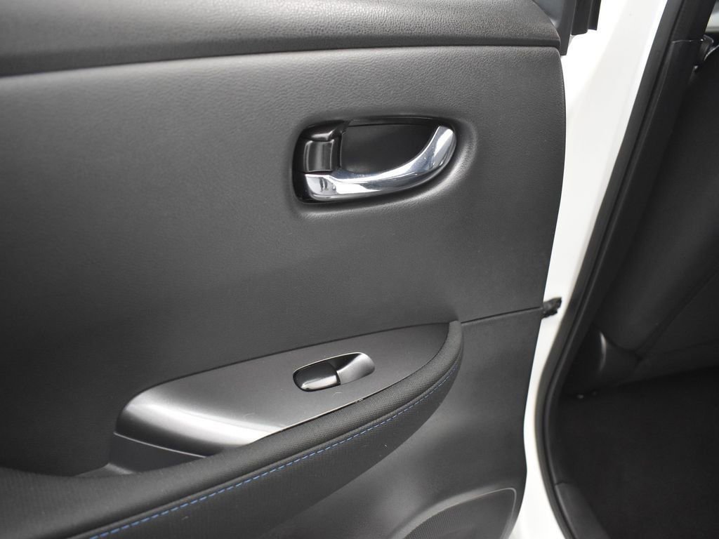 Used 2024 Nissan Leaf S image 15