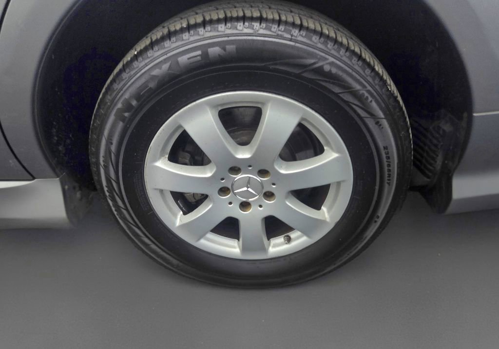 Used 2011 Mercedes-Benz R 350 4MATIC image 5