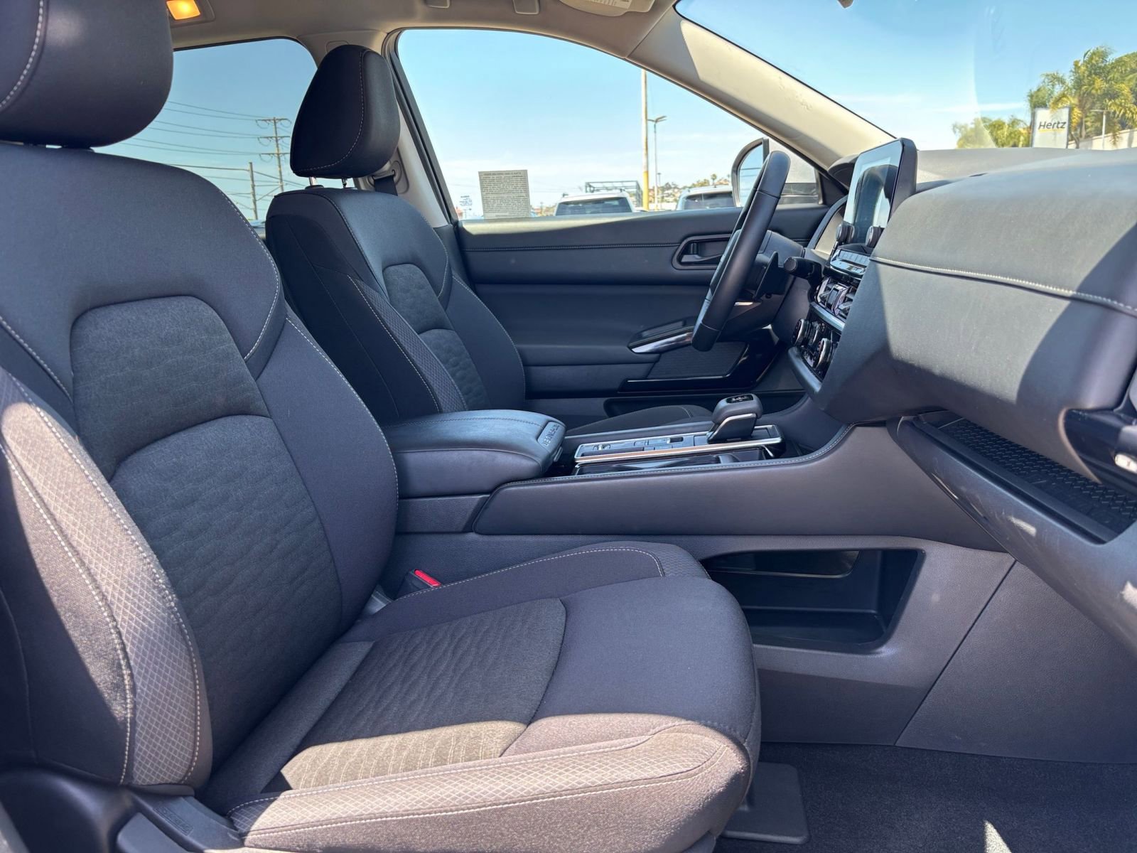 Used 2025 Nissan Pathfinder SV FWD image 39