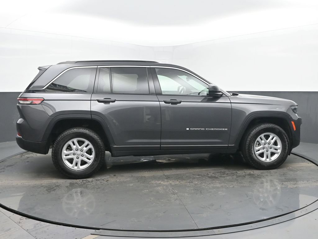 Used 2024 Jeep Grand Cherokee Laredo image 6