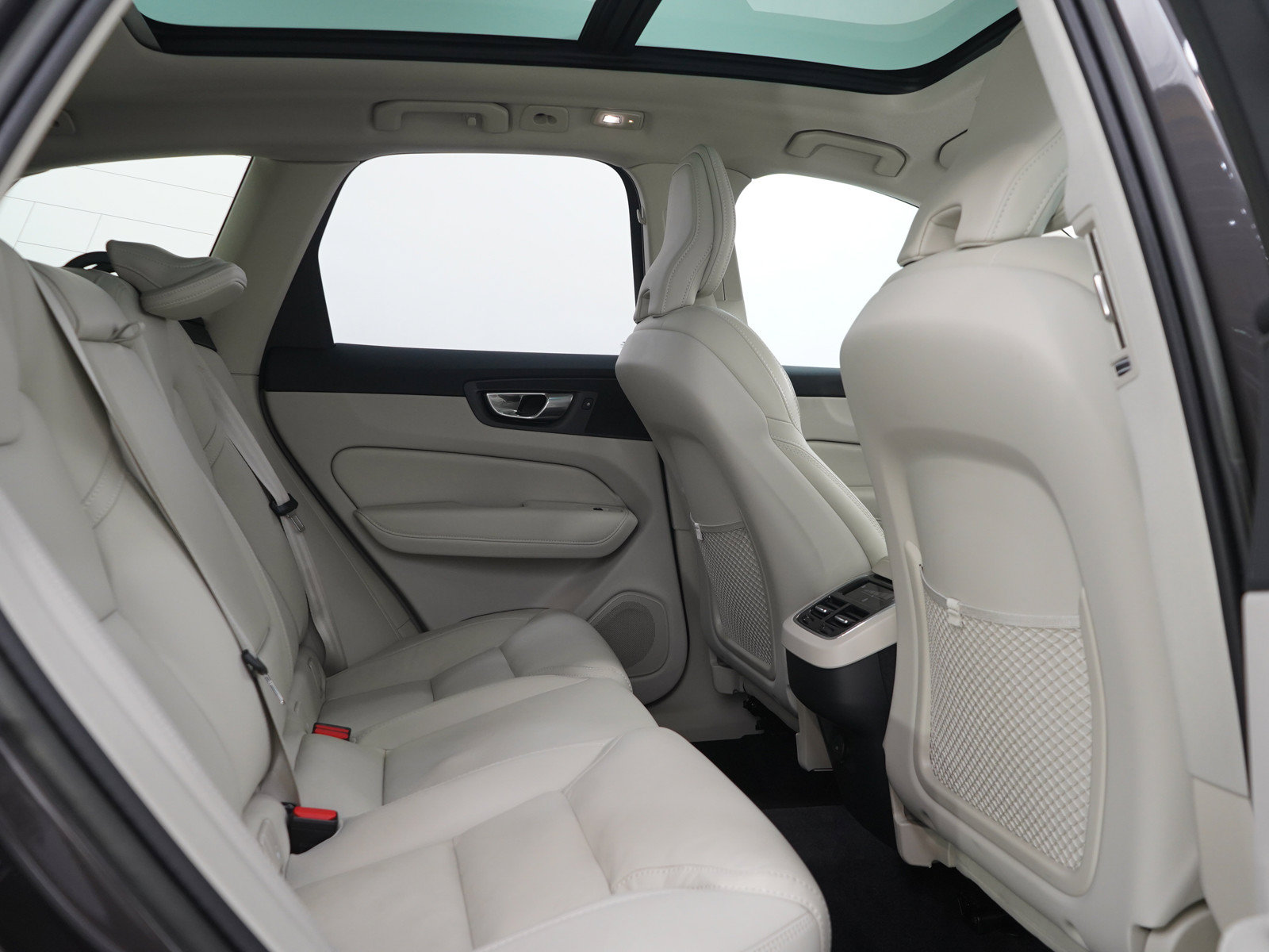 Used 2023 Volvo XC60 B5 Ultimate w/ Climate Package AWD/4WD image 12