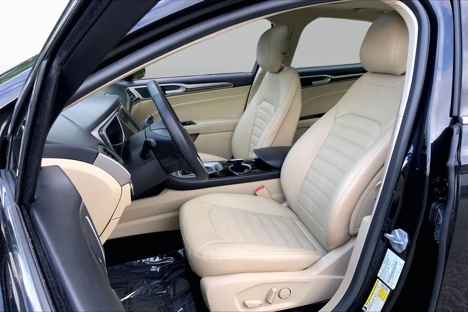 Used 2014 Ford Fusion SE w/ Equipment Group 202A FWD image 8