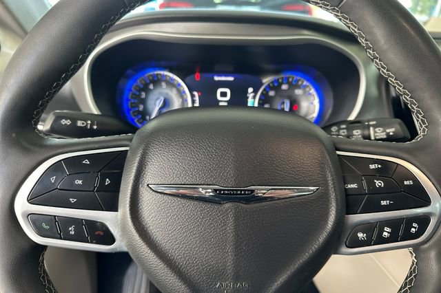 Used 2023 Chrysler Pacifica Touring-L FWD image 25