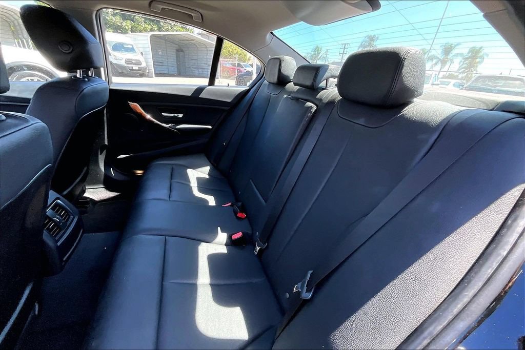 Used 2018 BMW 320i Sedan RWD image 15