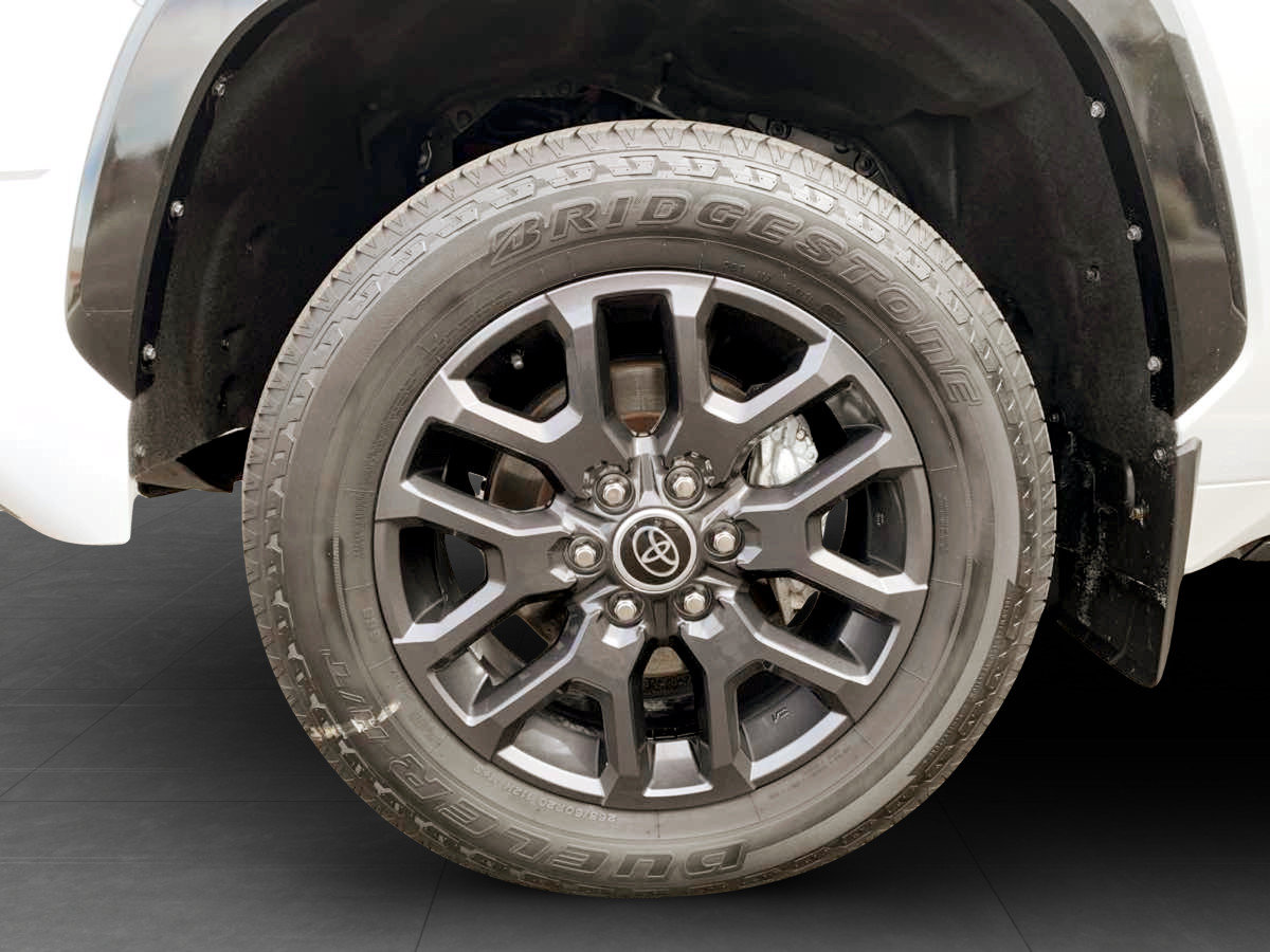 Used 2022 Toyota Tundra Platinum AWD/4WD image 9