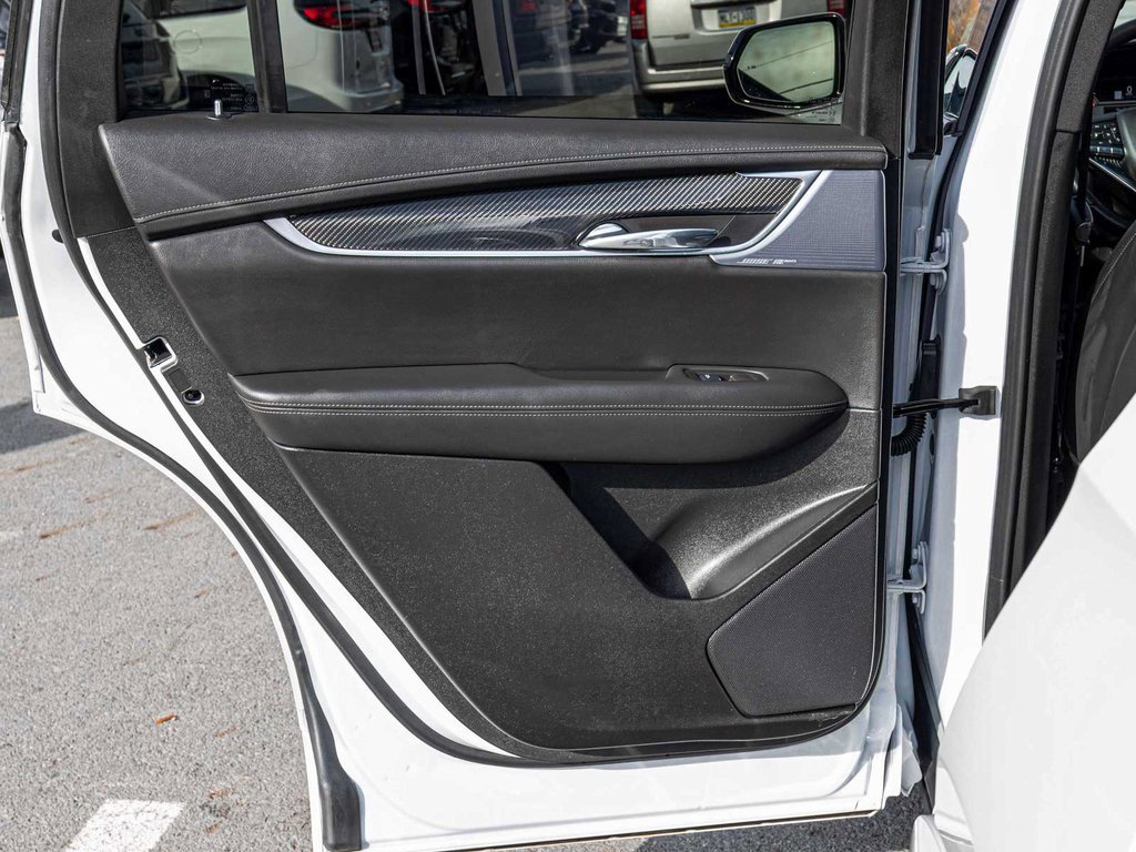 Used 2025 Cadillac XT6 Sport image 14
