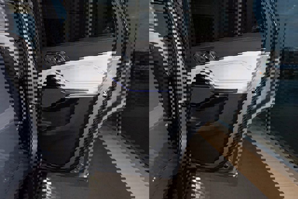 New 2026 BMW X5 xDrive50e w/ Climate Comfort Package image 36