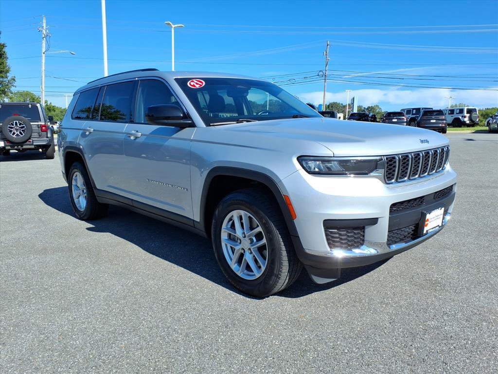 Used 2021 Jeep Grand Cherokee L Laredo w/ Luxury Tech Group I AWD/4WD image 8