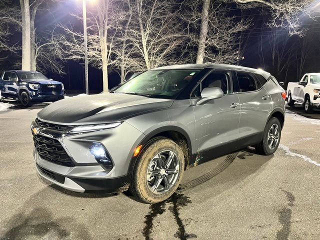 Used 2025 Chevrolet Blazer LT FWD image 2