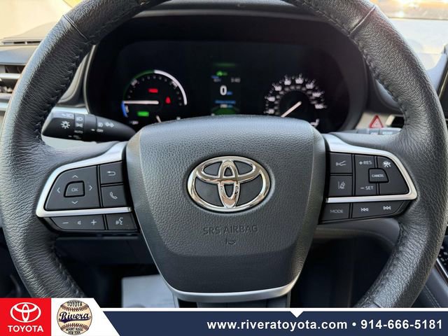 Certified 2023 Toyota Sienna XLE AWD/4WD image 16