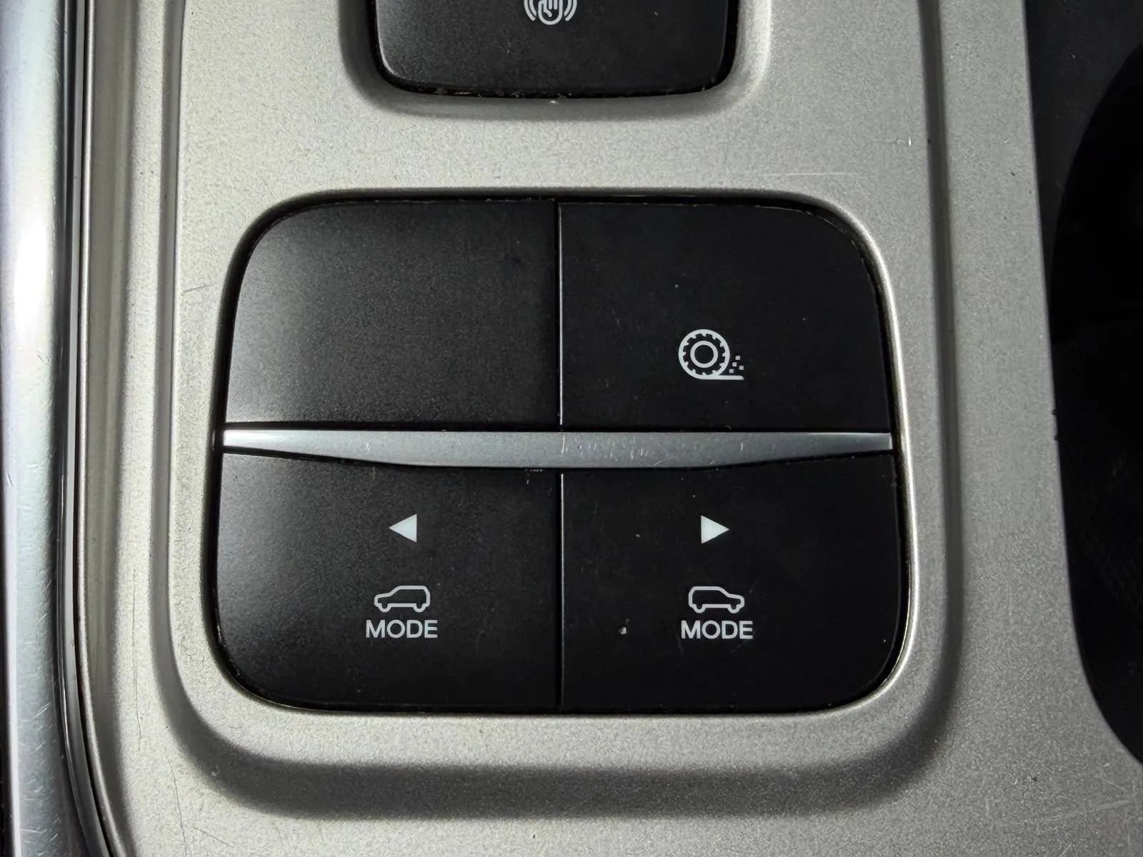 Used 2022 Ford Explorer XLT w/ Equipment Group 202A RWD image 36