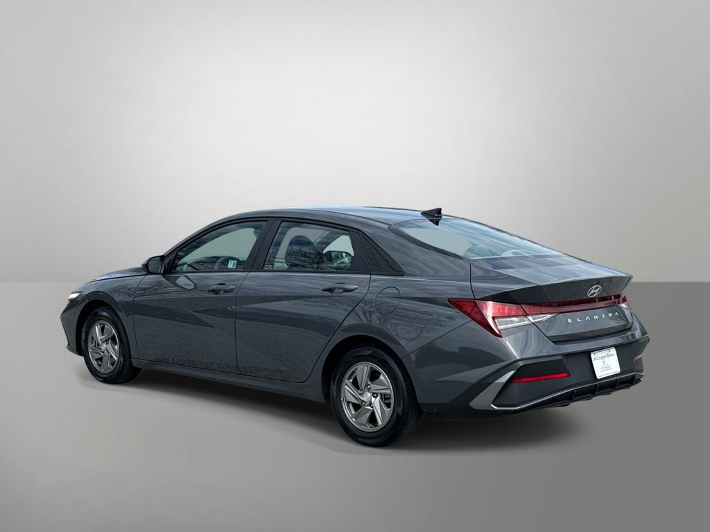 Used 2024 Hyundai Elantra SE FWD image 25