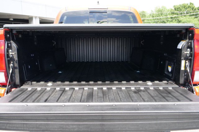 Used 2017 Toyota Tacoma TRD Sport w/ Premium & Technology Package AWD/4WD image 31