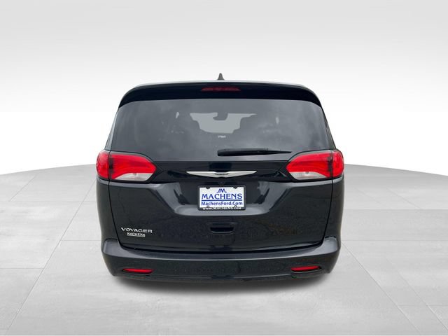 Used 2023 Chrysler Voyager LX FWD image 5