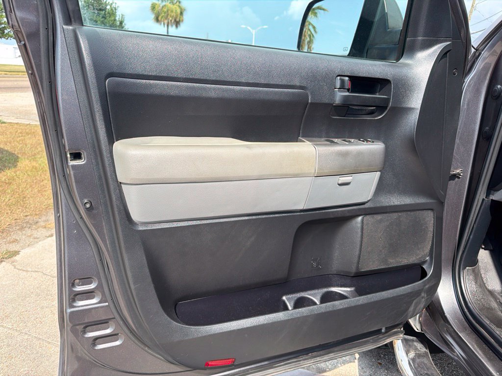 Used 2013 Toyota Tundra 4x4 CrewMax w/ Tow Pkg image 9