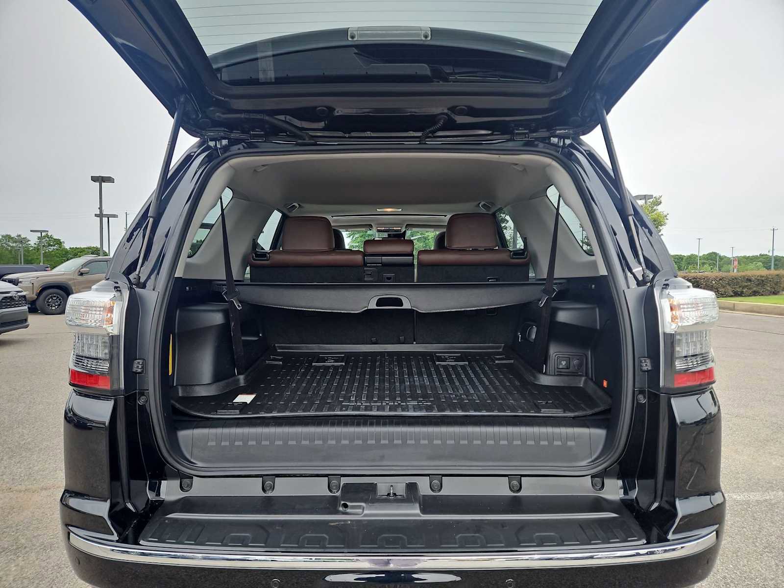 Used 2022 Toyota 4Runner Limited AWD/4WD image 36