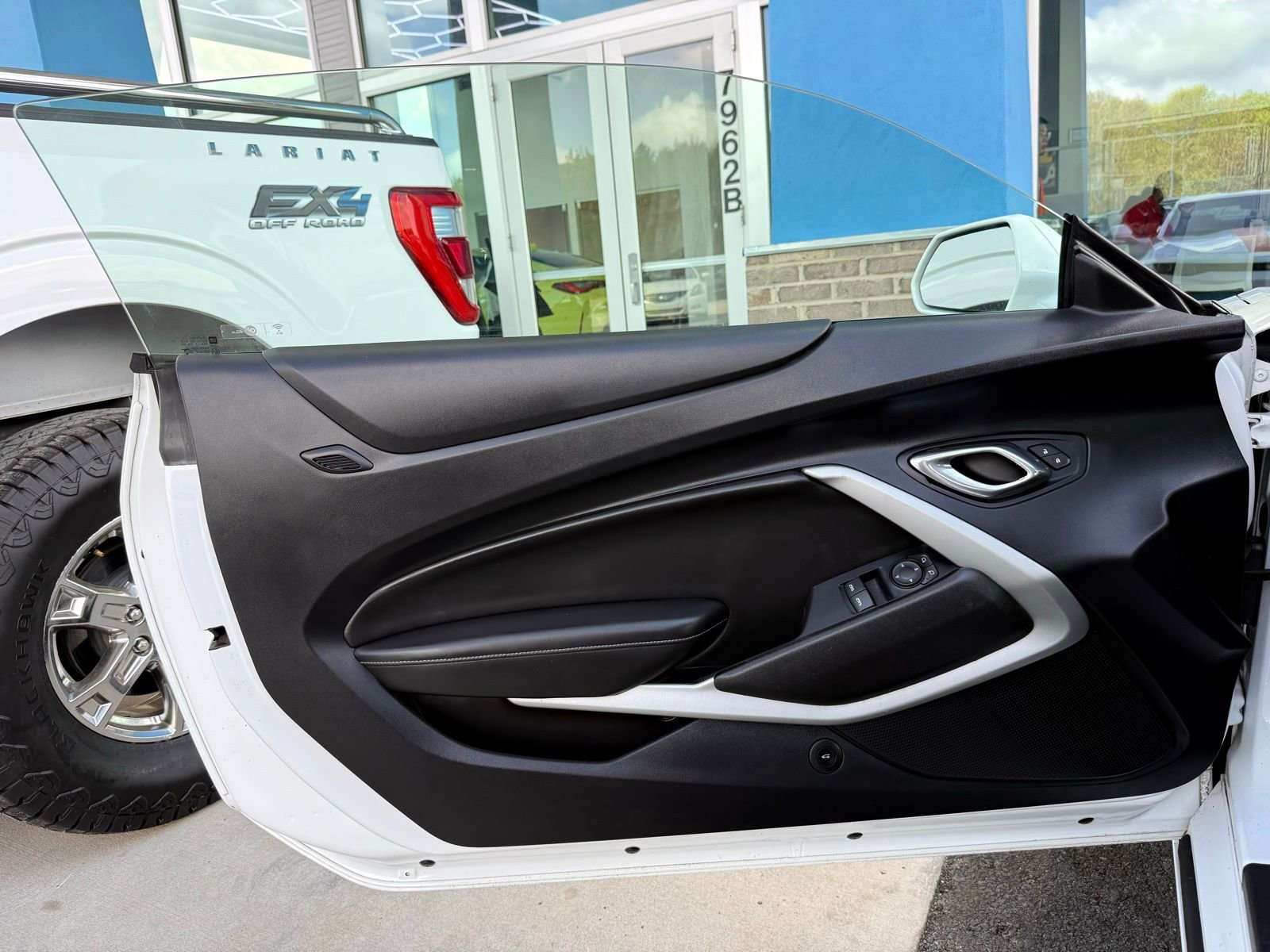 Used 2017 Chevrolet Camaro LT image 15