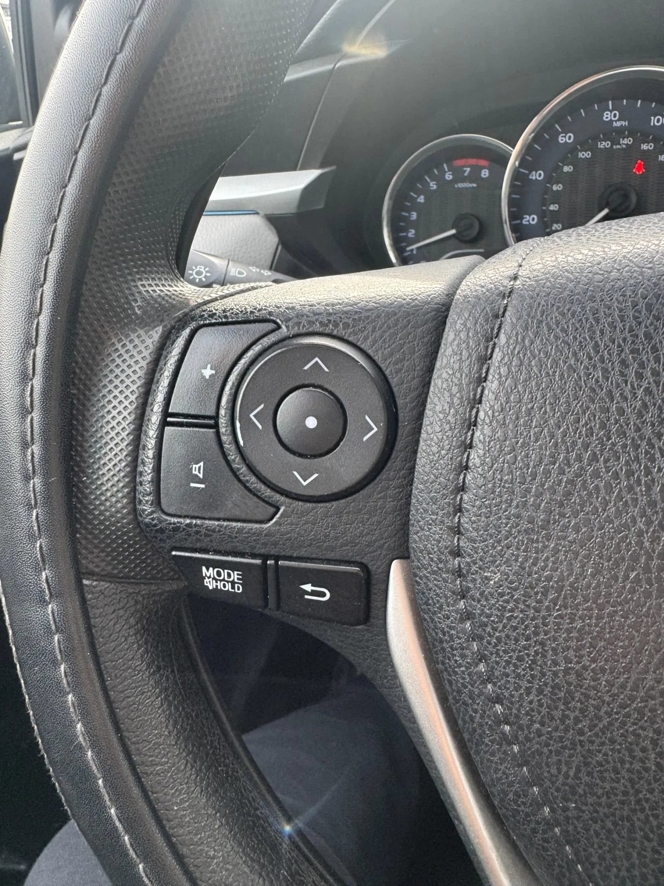 Used 2016 Toyota Corolla LE FWD image 12