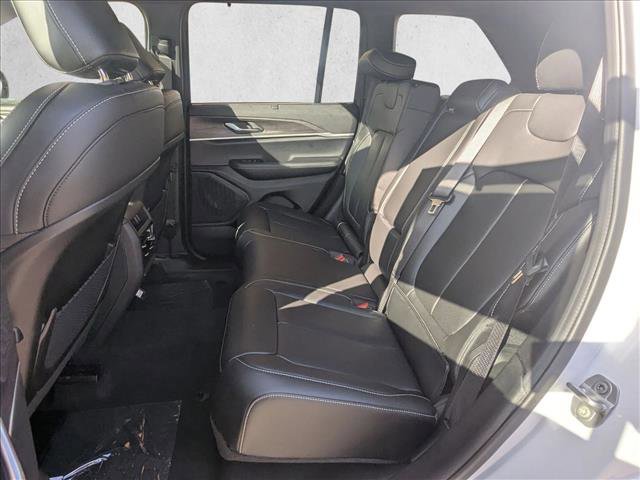 New 2025 Jeep Grand Cherokee Limited w/ Luxury Tech Group II image 16