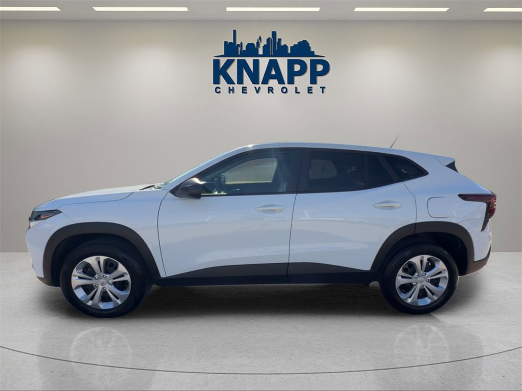 Used 2024 Chevrolet Trax LS image 2