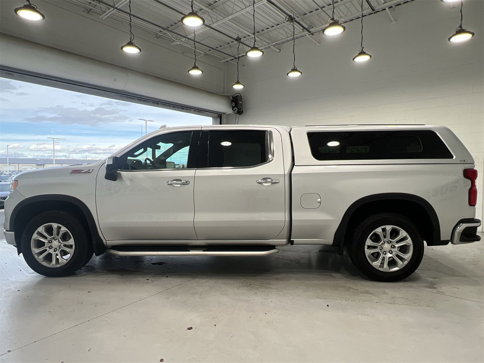 Used 2022 Chevrolet Silverado 1500 LTZ w/ Z71 Off-Road Package image 5