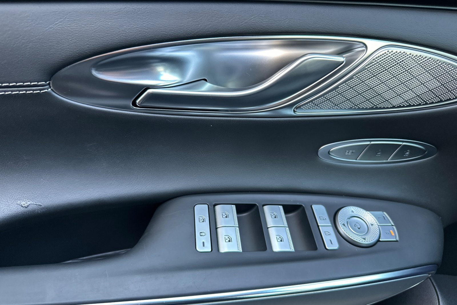 Used 2023 Genesis GV70 2.5T w/ Select Package image 12