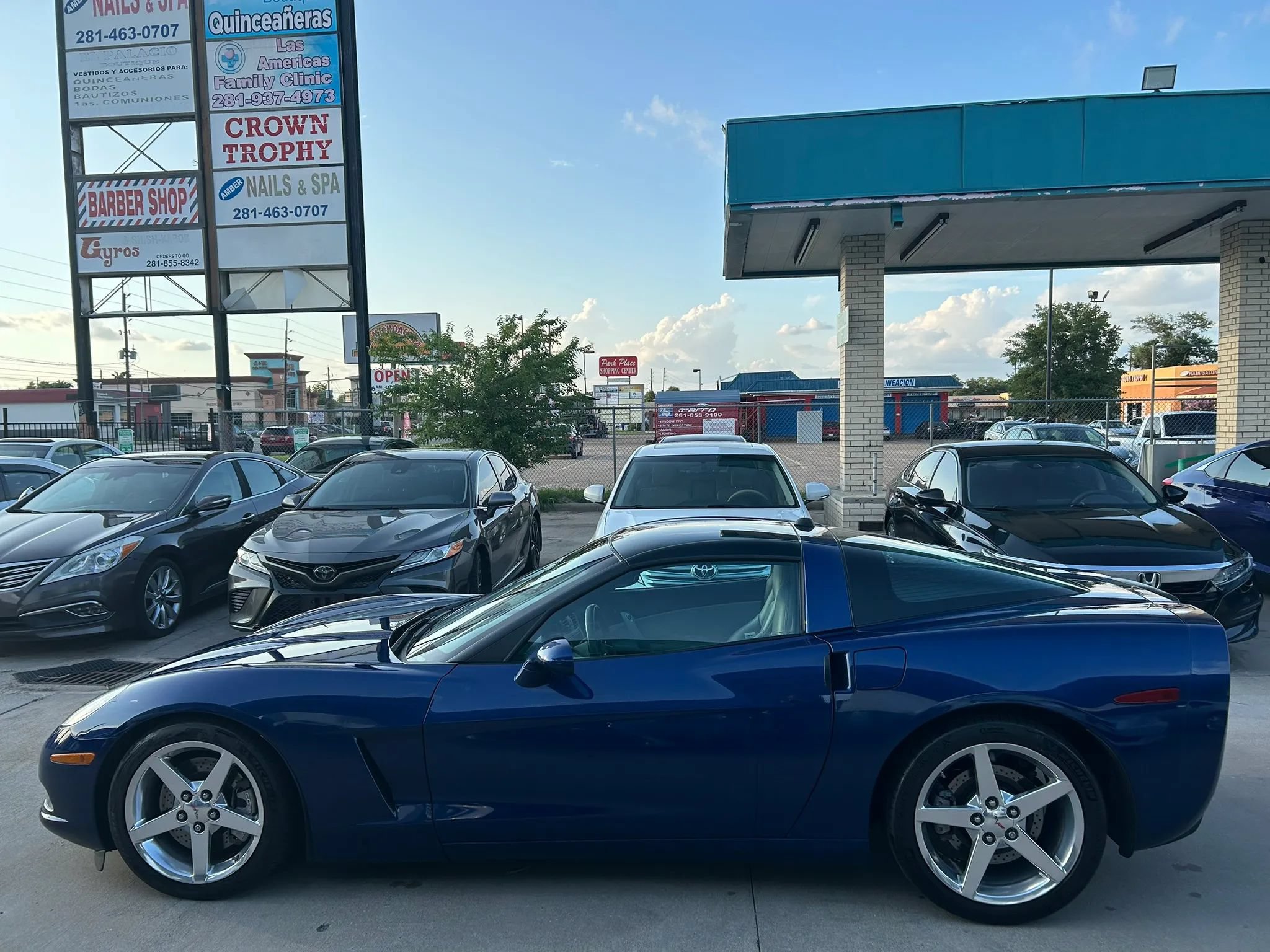 Used 2005 Chevrolet Corvette Coupe w/ Preferred Equipment Group RWD image 2