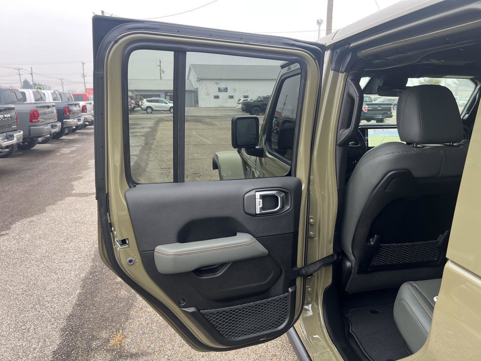 New 2026 Jeep Gladiator Mojave image 25