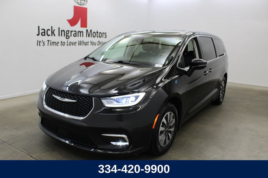 Used 2024 Chrysler Pacifica Limited