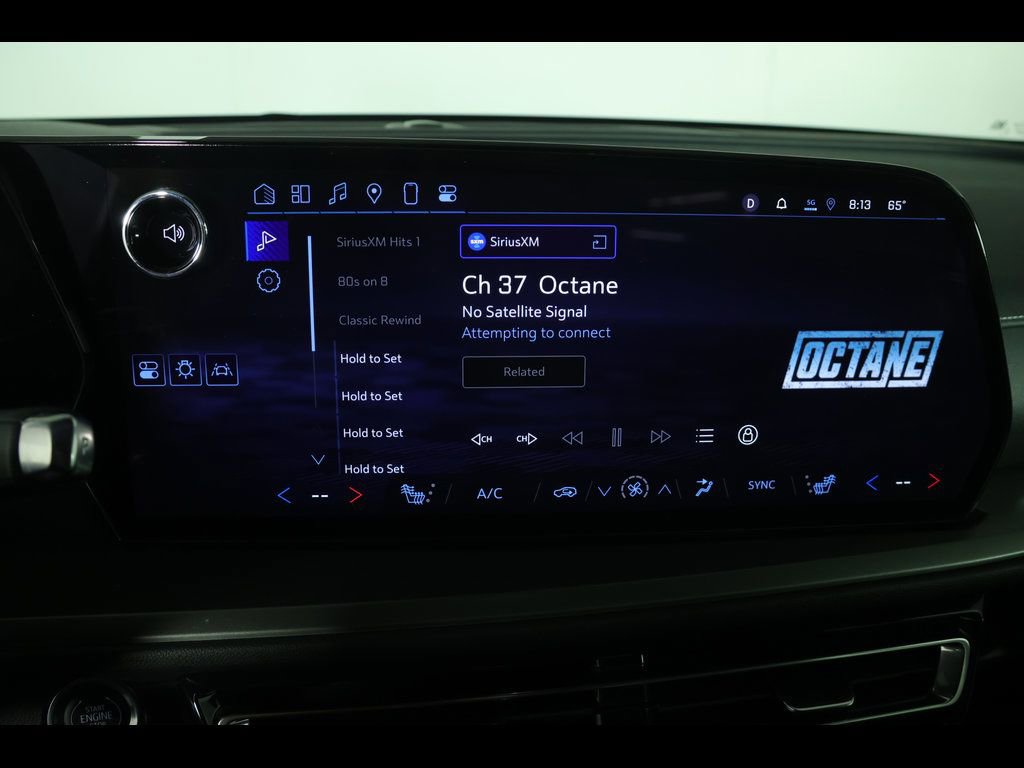 Used 2025 Chevrolet Traverse LT image 27