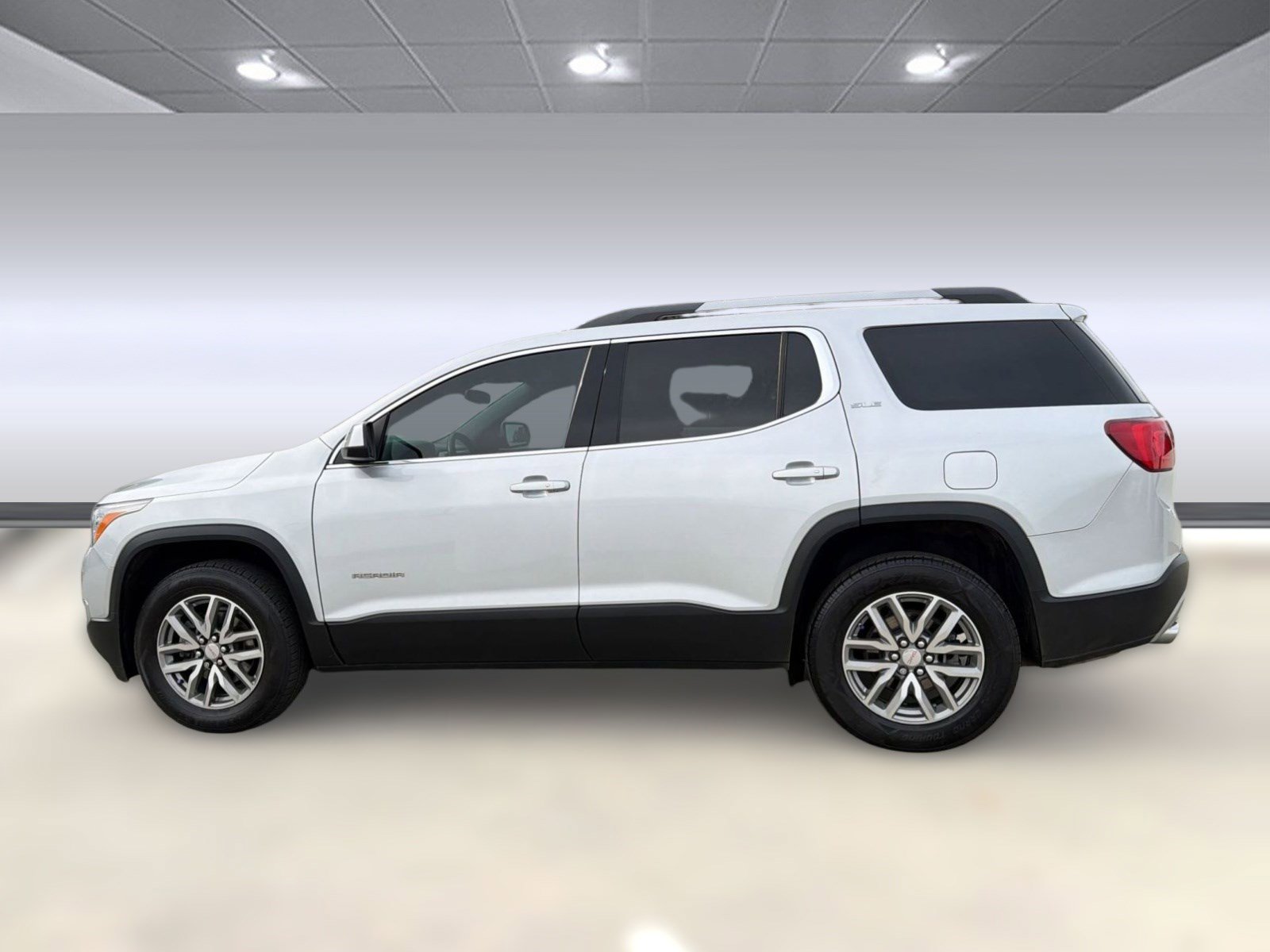 Used 2017 GMC Acadia SLE image 2