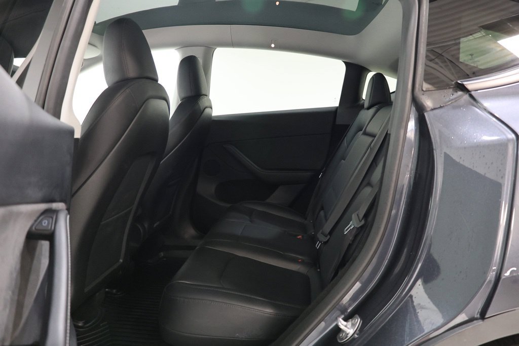 Used 2024 Tesla Model Y Long Range AWD/4WD image 31