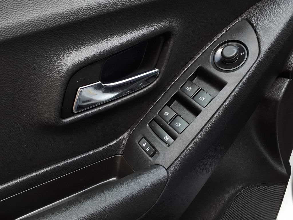Used 2020 Chevrolet Trax LS FWD image 20