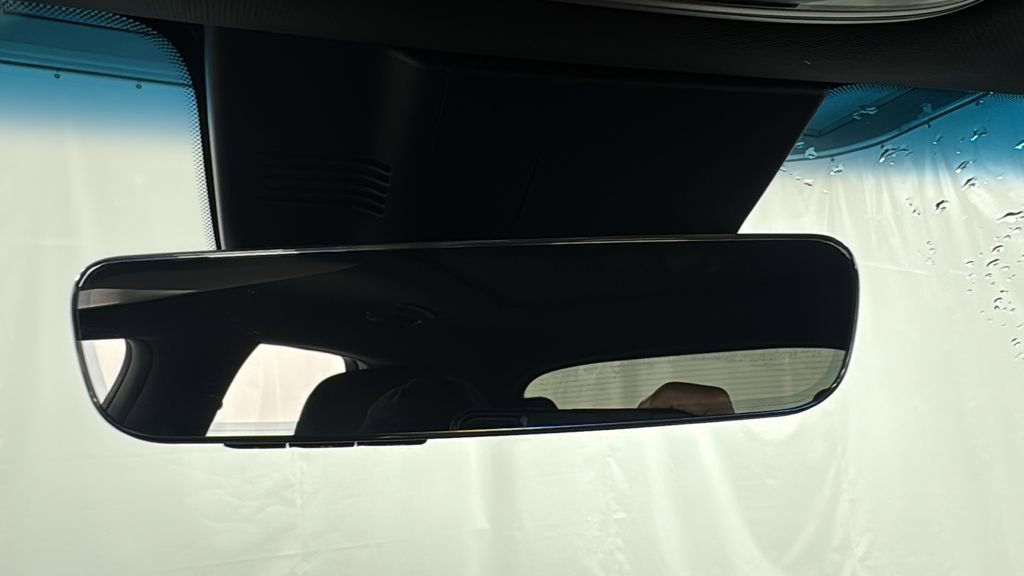 Used 2025 Genesis GV70 3.5T Sport image 33