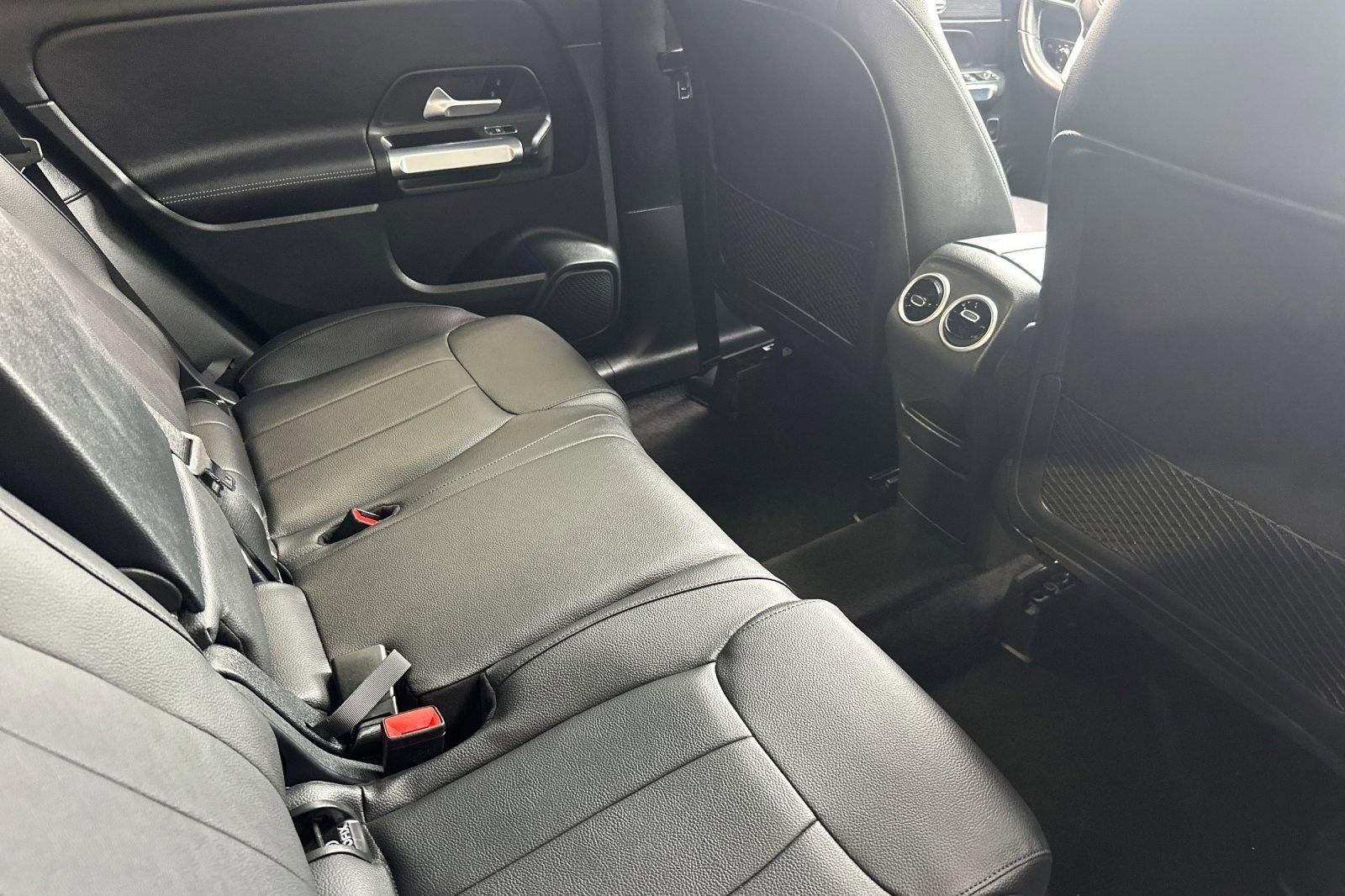 Used 2023 Mercedes-Benz GLB 250 4MATIC image 30