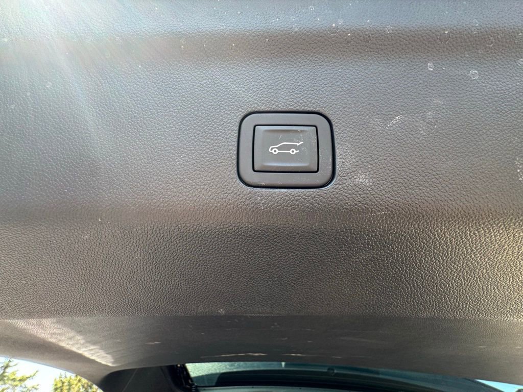 Used 2025 GMC Yukon Denali w/ Denali Reserve Package image 44