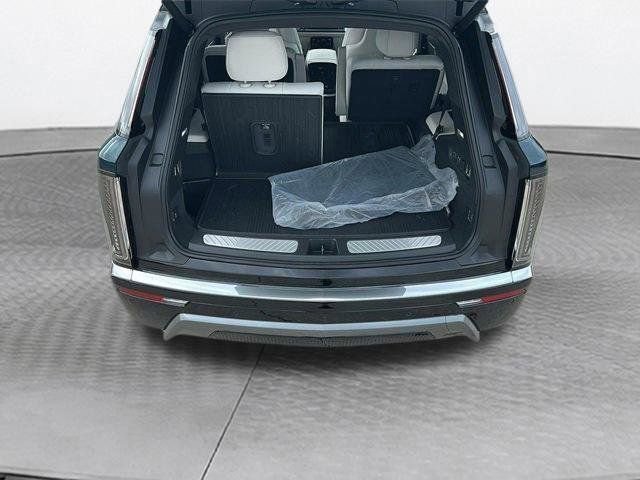 New 2026 Cadillac Vistiq Luxury w/ LPO, Floor Liner Package image 22