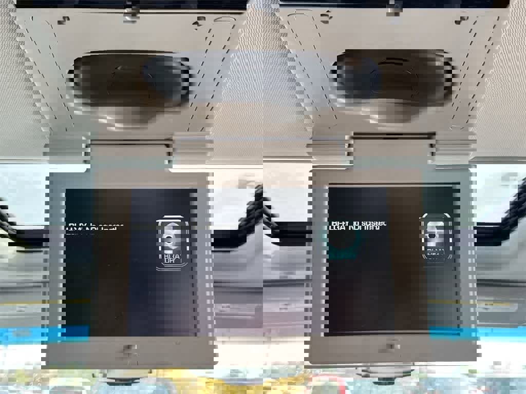 Used 2018 Chevrolet Suburban LT image 22