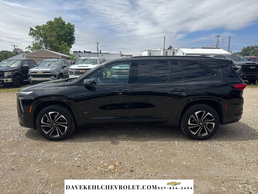 Used 2025 Buick Enclave Sport Touring w/ Power Package AWD/4WD image 2