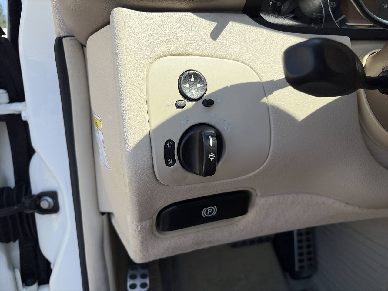 Used 2006 Mercedes-Benz CLK 350 Coupe image 32