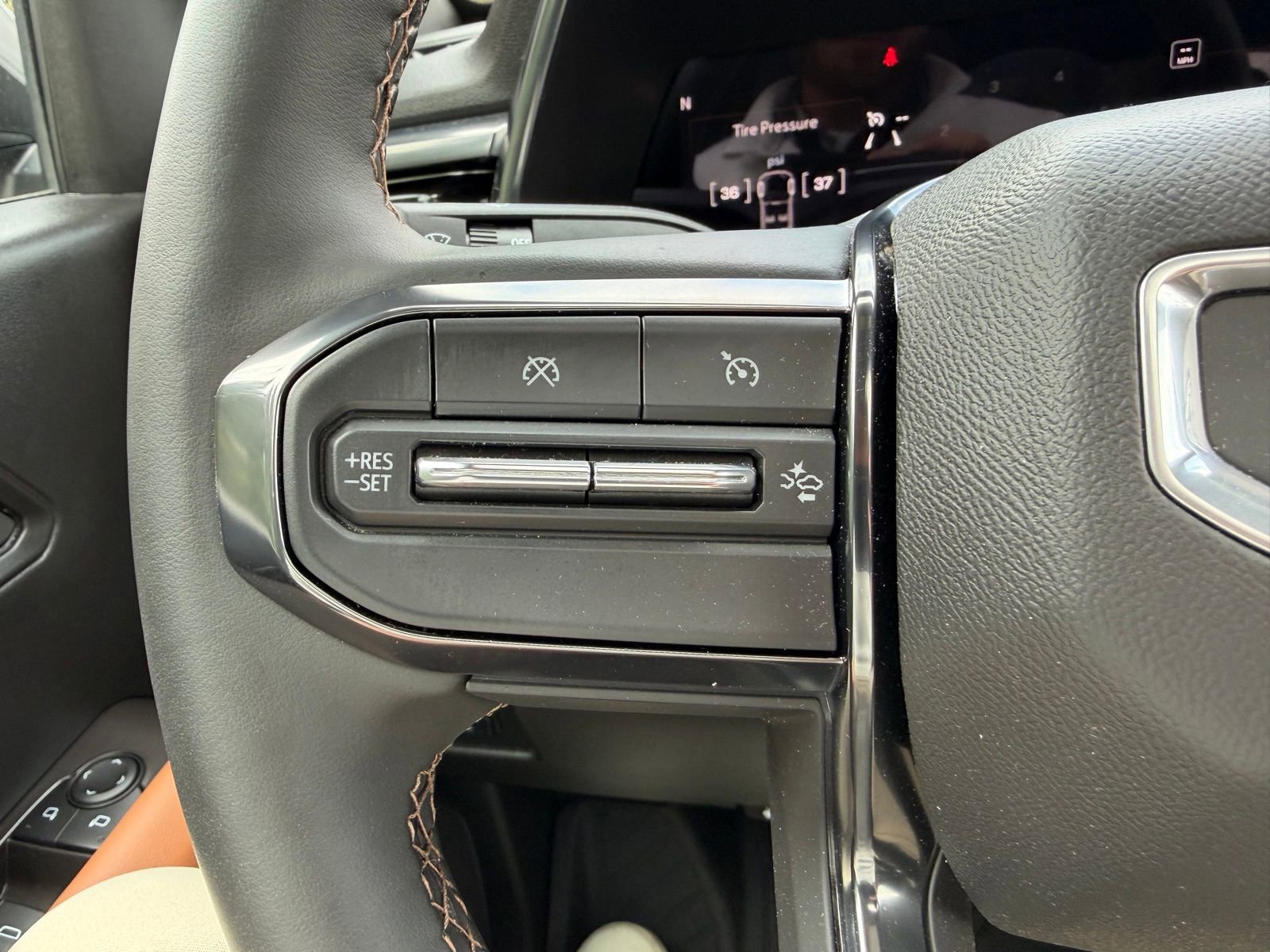 Used 2025 GMC Canyon AT4 w/ Technology Plus Package AWD/4WD image 19