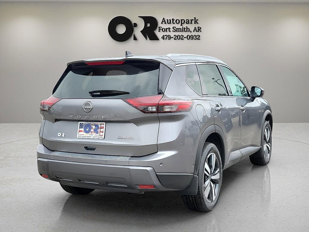 Used 2025 Nissan Rogue SL image 5
