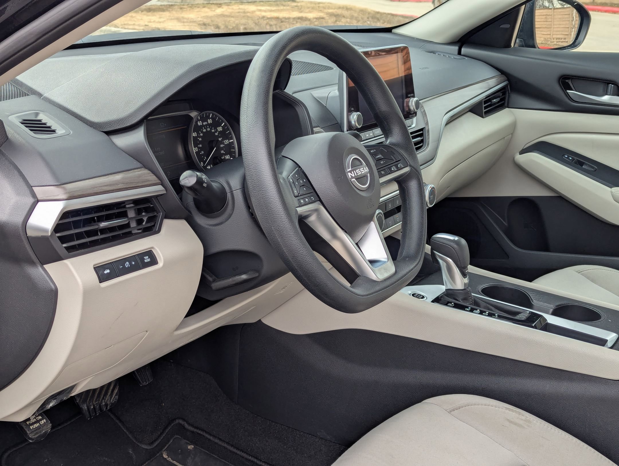 Used 2025 Nissan Altima 2.5 SV image 13