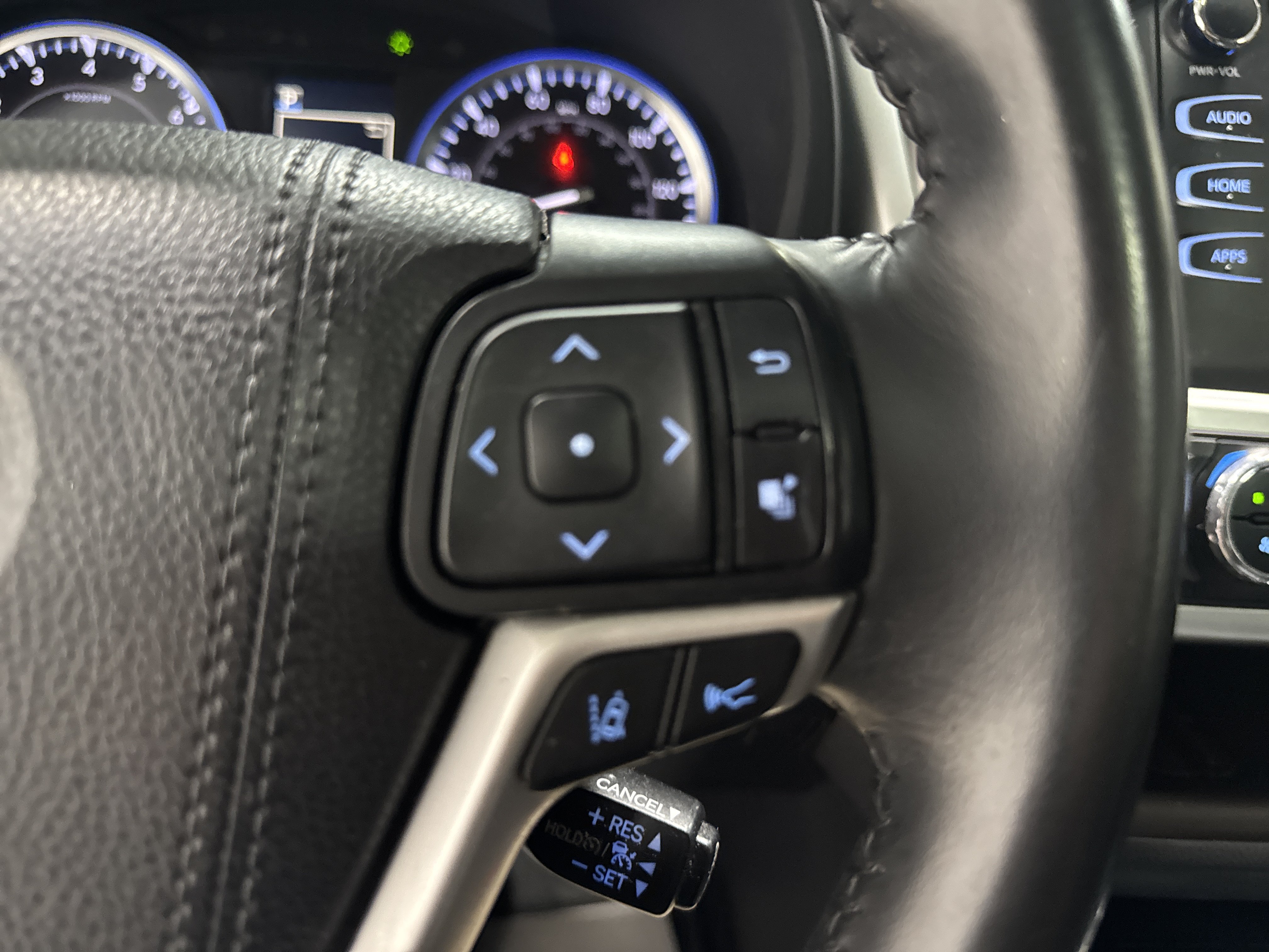 Used 2019 Toyota Highlander XLE AWD/4WD image 18