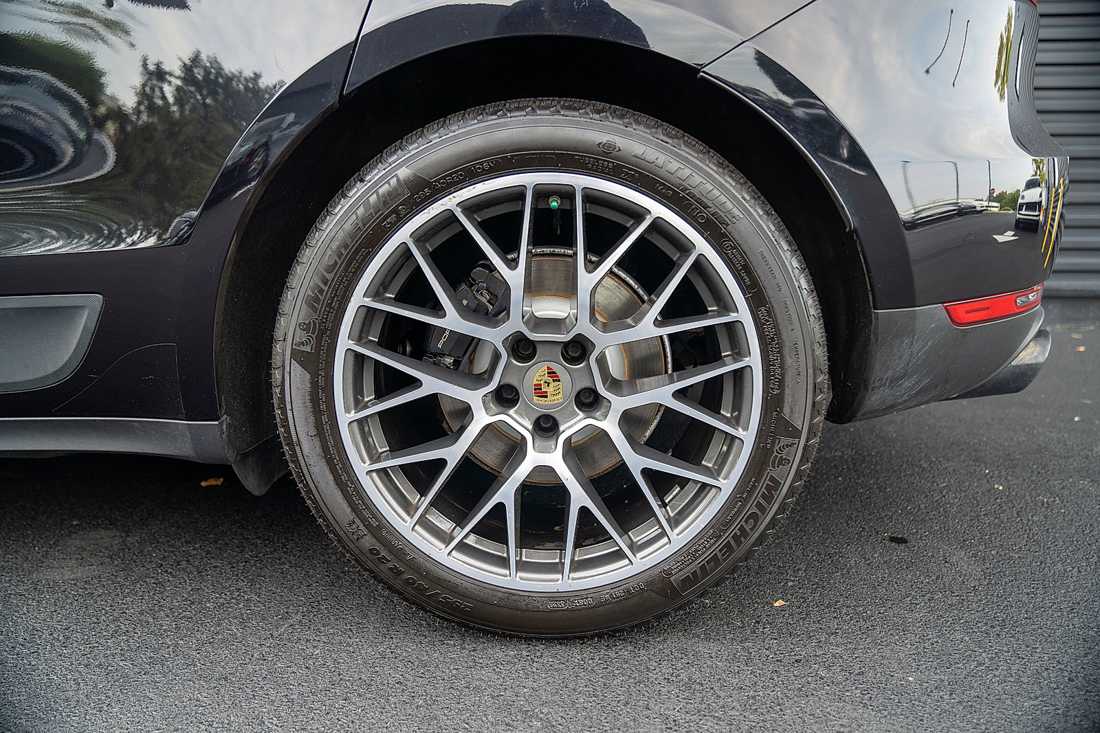 Used 2018 Porsche Macan Sport Edition AWD/4WD image 24