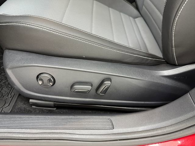 Used 2025 Volkswagen Jetta SE FWD image 26