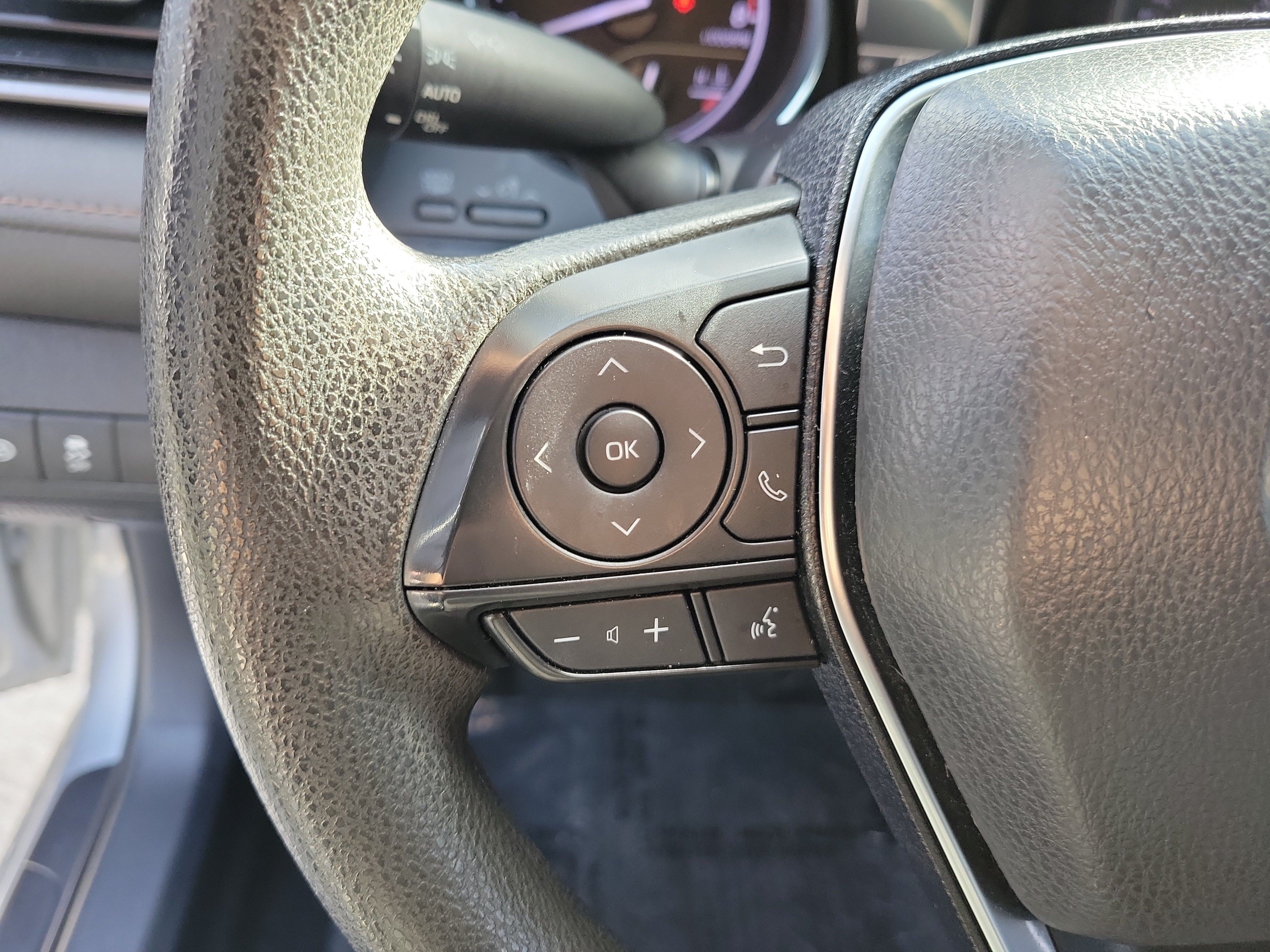 Used 2020 Toyota Camry LE FWD image 25